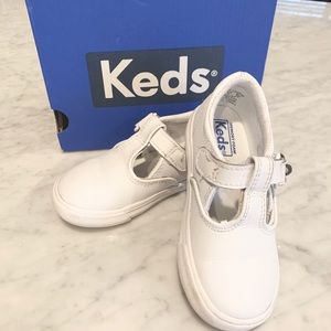 Keds Little Kid's Daphne T-Strap Leather Sneaker